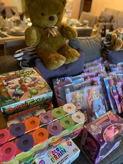 Close-up: games and plush toys for the giveaway.